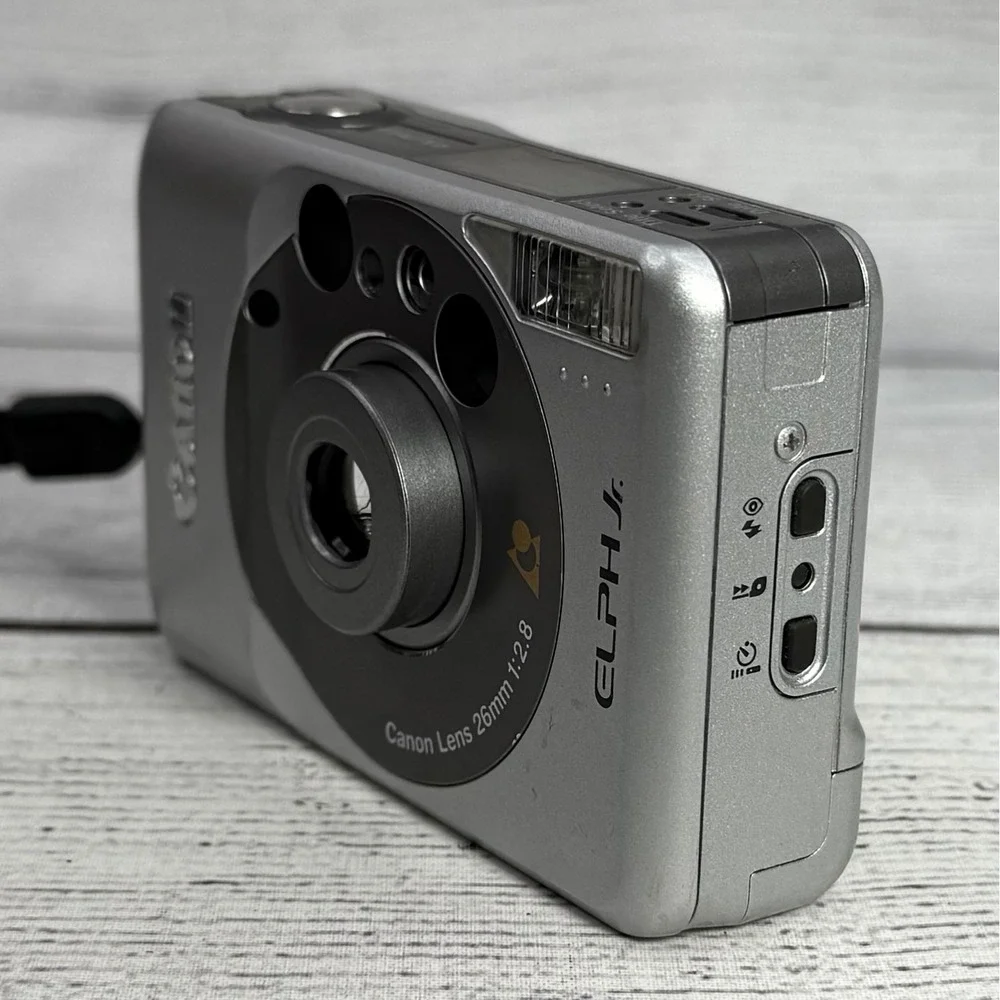 Canon ELPH Jr‎ 26mm f2.8 APS Film Camera Silver Point and Shoot Vintage